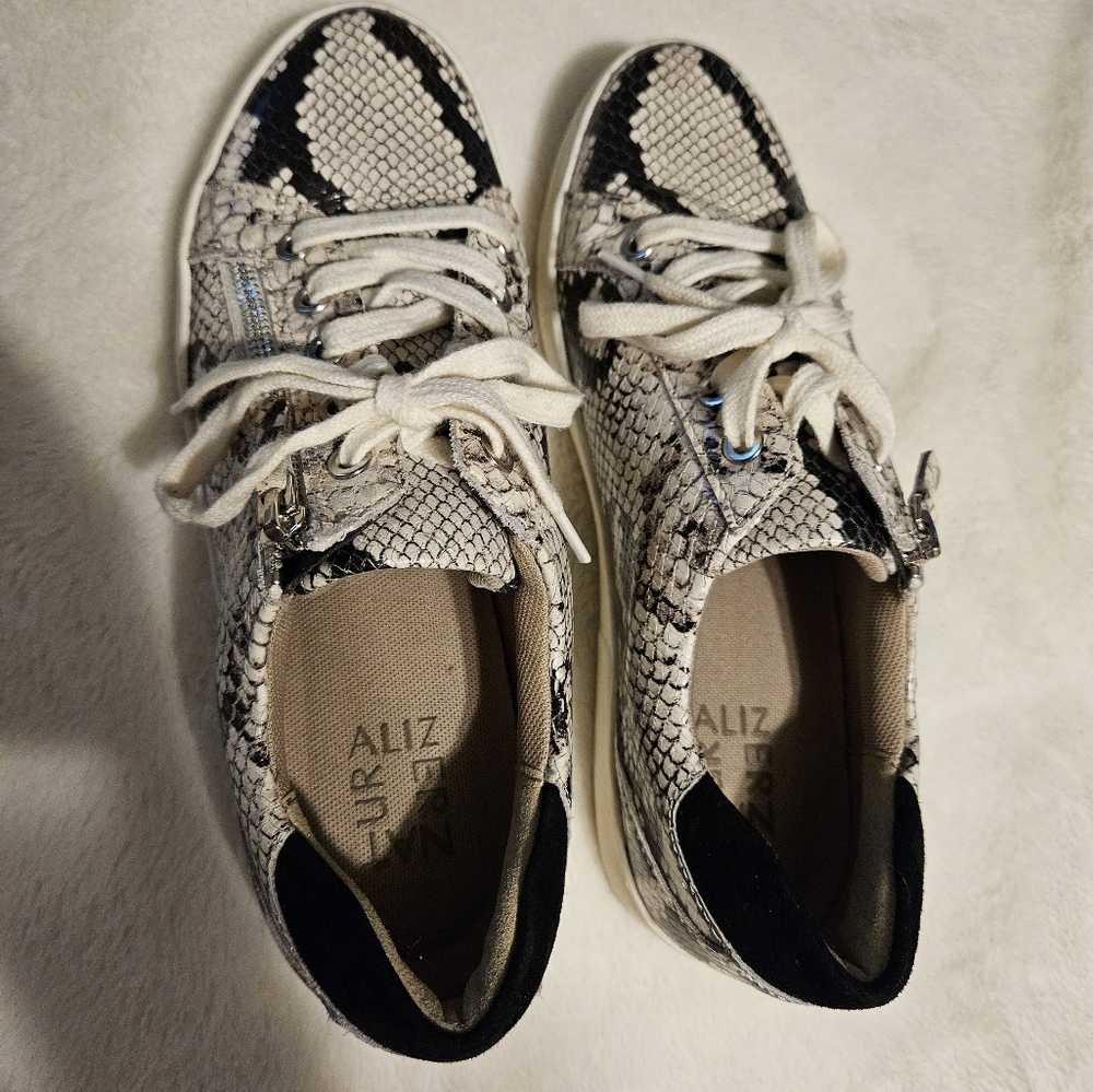 Naturalizer Macayla Sneakers - Picture 8 of 9